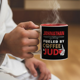 Caneca De Café Em Dois Tons Alimentado por Café & Judo Divertido Legal