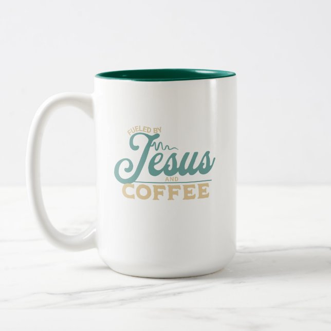 Caneca De Café Em Dois Tons Alimentado por Jesus e Café Design cristão (Esquerda)
