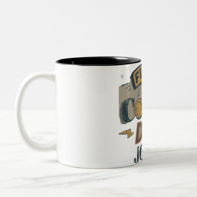 Caneca De Café Em Dois Tons Alimentado por Piadas de café e Pais (Esquerda)