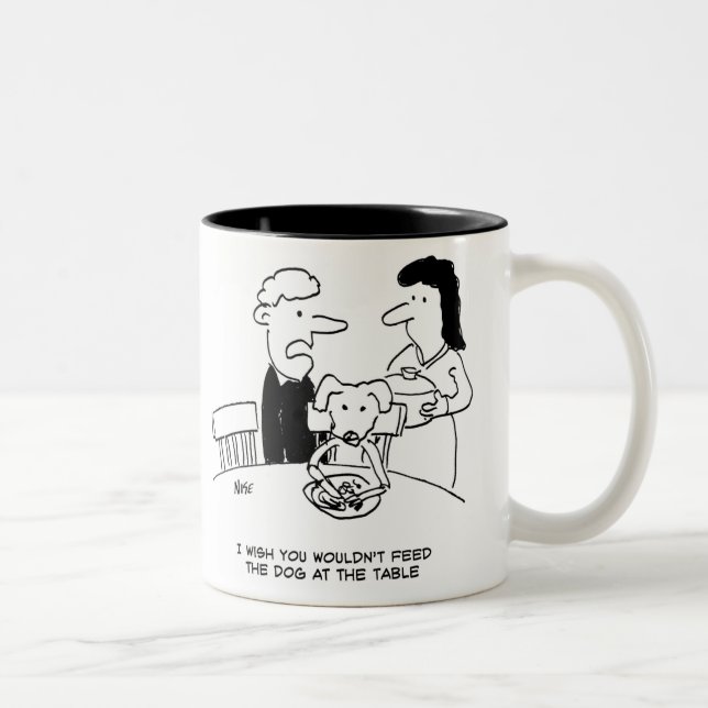 Caneca De Café Em Dois Tons Alimentando um cão na Mesa (Direita)