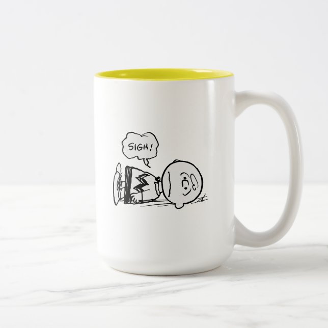 Caneca De Café Em Dois Tons Amendoins | Charlie Brown está abaixado (Direita)