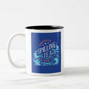 Caneca De Café Em Dois Tons América que derrama o chá desde 1773