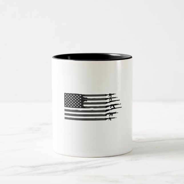 Caneca De Café Em Dois Tons American Flag Guns - para Veteran, 4 de julho (Centro)