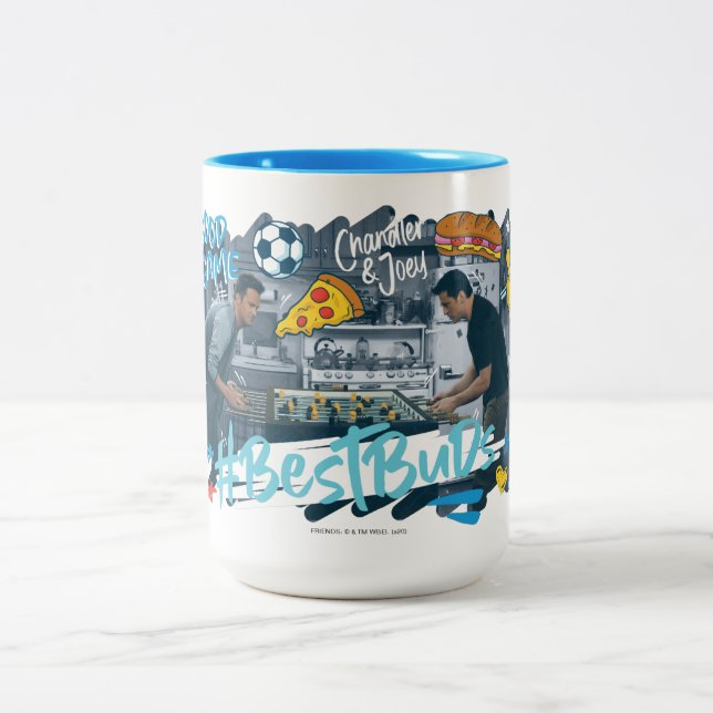 Caneca De Café Em Dois Tons AMIGOS™ | Chandler & Joey - Melhores Buds (Centro)
