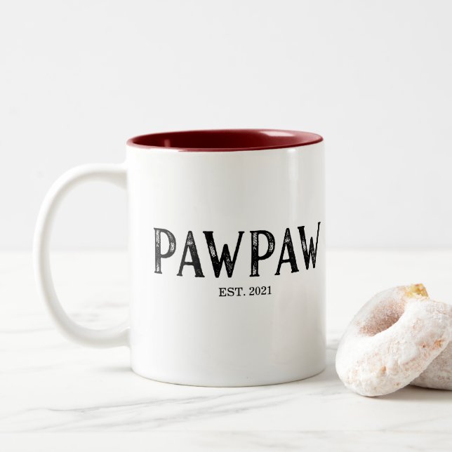 Caneca De Café Em Dois Tons Ano de PawPaw Criado (Com Donut)