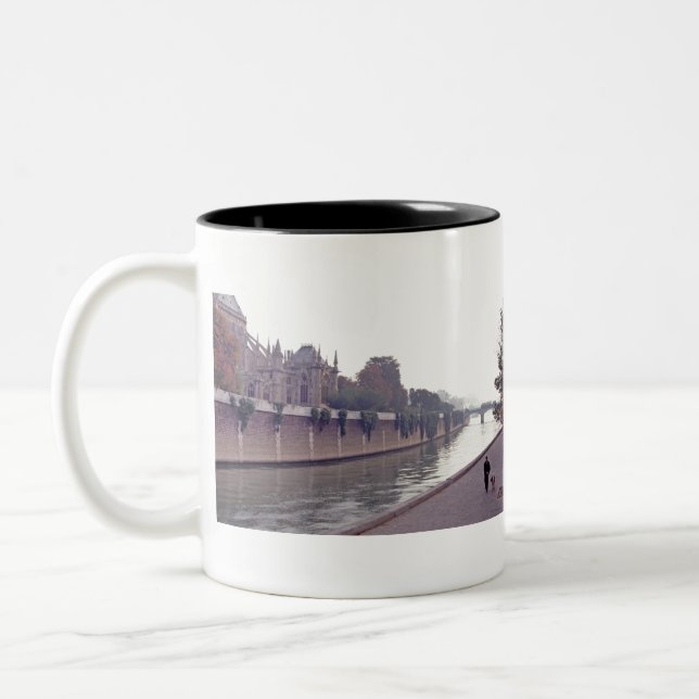 Caneca De Café Em Dois Tons Ao Longo Do Sena, Caminhando O Cão (Esquerda)