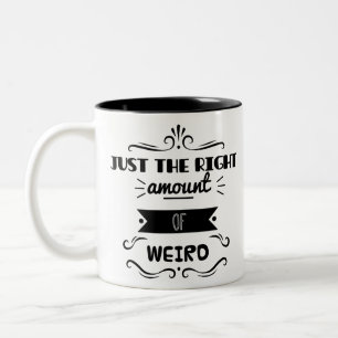 Caneca De Café Em Dois Tons Apenas a quantidade direita de estranho