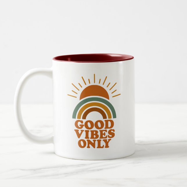 Caneca De Café Em Dois Tons Apenas boas vibrações - Design de arco-íris retrô- (Esquerda)