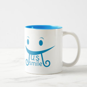 Caneca De Café Em Dois Tons Apenas sorria tipografia engraçada