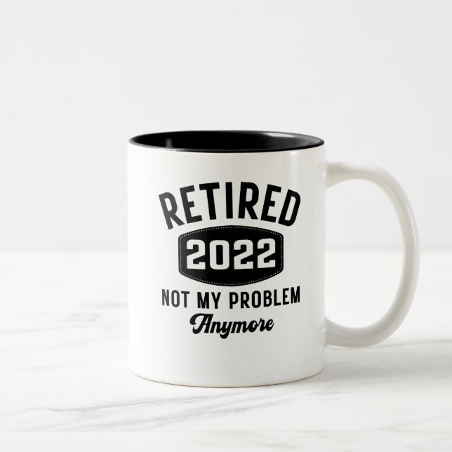 Caneca De Café Em Dois Tons Aposentado 2022 não é mais meu problema (Direita)