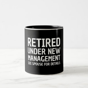 Caneca De Café Em Dois Tons Aposentado sob nova gerência, consulte cônjuge par