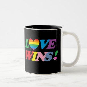 Caneca De Café Em Dois Tons Arco-íris Amor Vence Coração LGBT