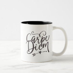 Caneca De Café Em Dois Tons As citações inspiradas Carpe Diem apreendem o di