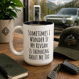 Caneca De Café Em Dois Tons Às vezes eu me pergunto se meu Rivian está pensand