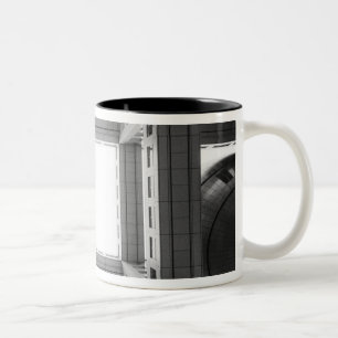 Caneca De Café Em Dois Tons Ásia, Japão, Tóquio. Edifício Fuji TV, olhando