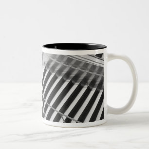 Caneca De Café Em Dois Tons Ásia, Japão, Tóquio. Escadas, Tóquio Internacional