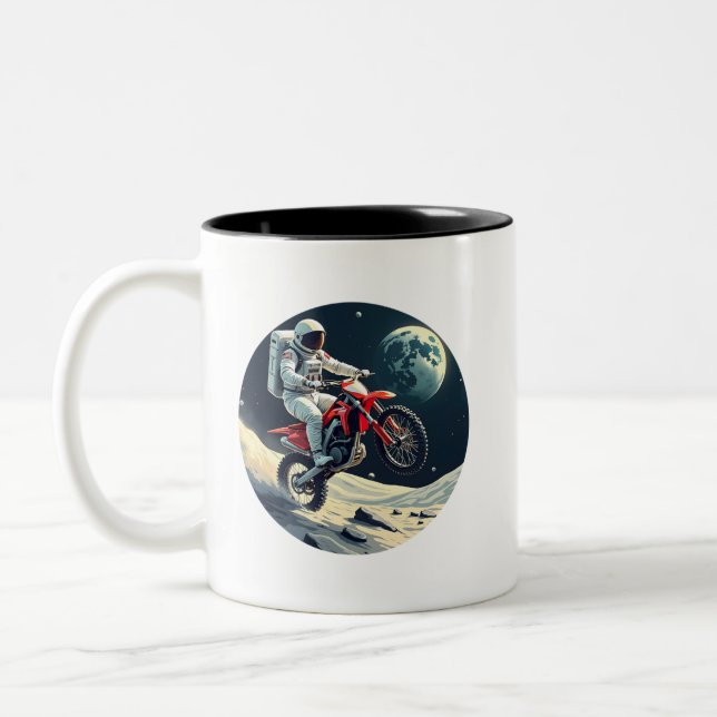 Caneca De Café Em Dois Tons Astronauta Cavalgando Motocross na Lua (Esquerda)
