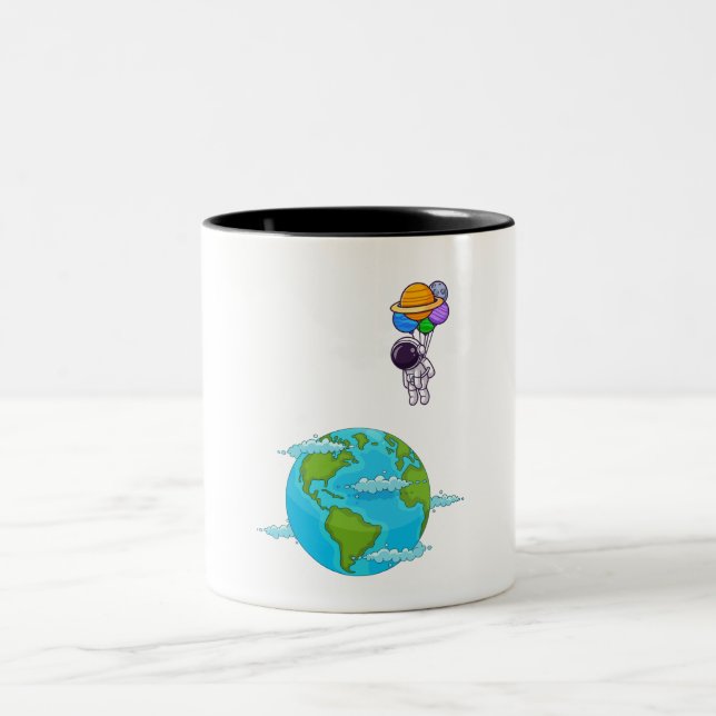 Caneca De Café Em Dois Tons astronauta com balões aterrando terra (Centro)