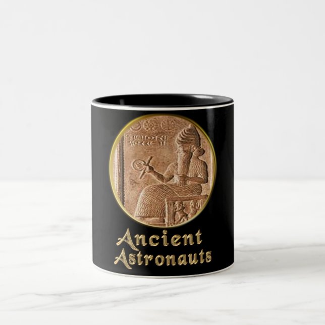 Caneca De Café Em Dois Tons Astronautas Antigos (Centro)