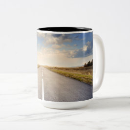 Caneca De Café Em Dois Tons Atingir a estrada