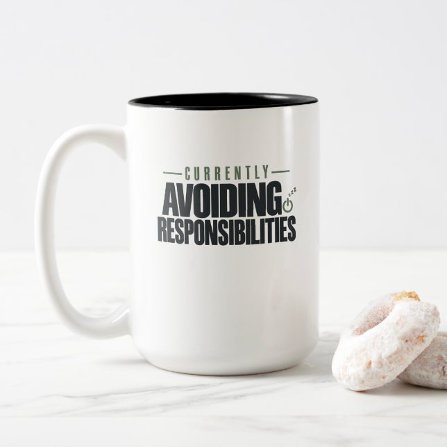 Caneca De Café Em Dois Tons Atualmente Evitando Responsabilidades (Com Donut)