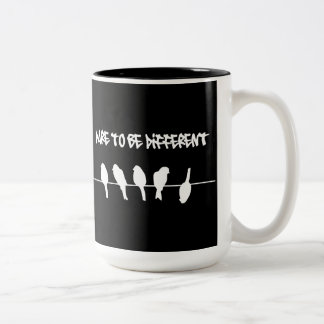 Caneca De Café Em Dois Tons Aves com arame - ousam ser diferentes (preto)
