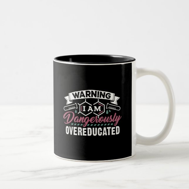 Caneca De Café Em Dois Tons Aviso da ciência eu sou perigosamente Overeducated (Direita)
