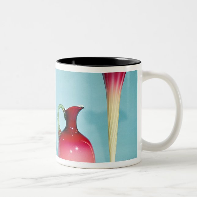 Caneca De Café Em Dois Tons Bacia, vasos e jarro, final do século XIX (Direita)