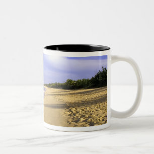 Caneca De Café Em Dois Tons Baie Longue Bay Beach, Rua.