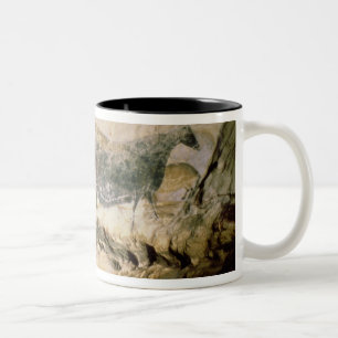 Caneca De Café Em Dois Tons Balance a pintura de uma vaca preta, c.17000 BC