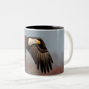 Caneca De Café Em Dois Tons Bald Eagle em voo