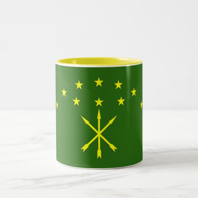 Caneca De Café Em Dois Tons Bandeira Adygea Patriótica (Centro)