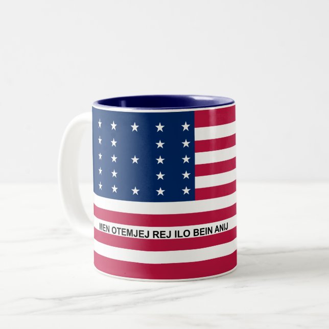 Caneca De Café Em Dois Tons Bandeira do Atol Bikini Patriótico (Frente Esquerda)