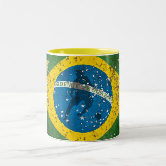 Caneca De Café Em Dois Tons Bandeira do Grunge de Brasil para brasileiros no