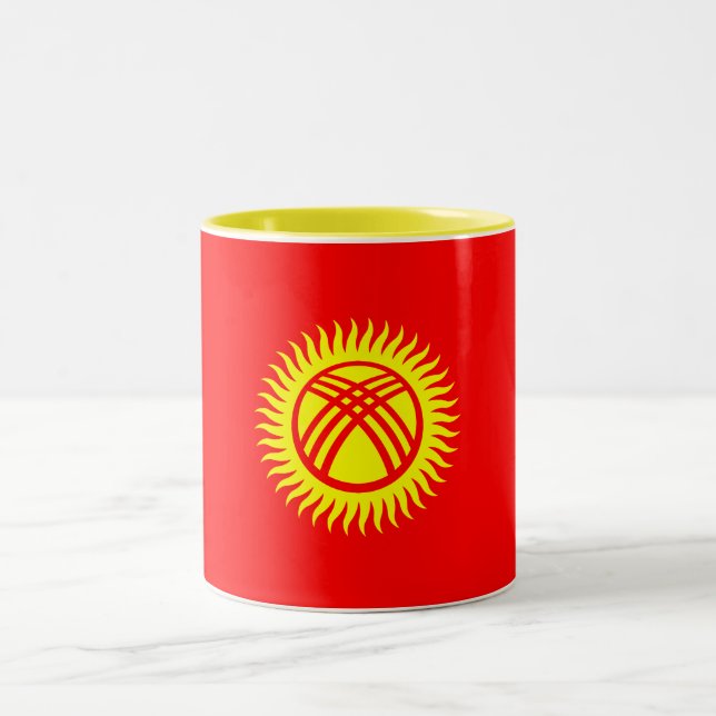 Caneca De Café Em Dois Tons Bandeira do Quirguistão (Centro)