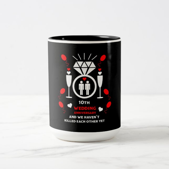 Caneca De Café Em Dois Tons Banner de 10ª Aniversário de Casamento gay (Centro)