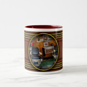 Caneca De Café Em Dois Tons Barbeiro - Frenchtown, NJ - Duas cadeiras de barbe
