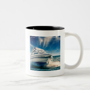 Caneca De Café Em Dois Tons Barco do poder que entra o porto de Chichester