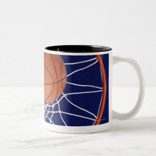 Caneca De Café Em Dois Tons basquetebol na aro (Direita)