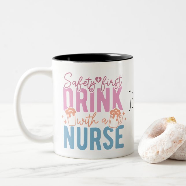 Caneca De Café Em Dois Tons Beba com um nome personalizado enfermeiro Coffee M (Com Donut)