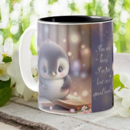 Caneca De Café Em Dois Tons Bebê Pinguim Fofo Lendo Livro Citação Divertida Pe