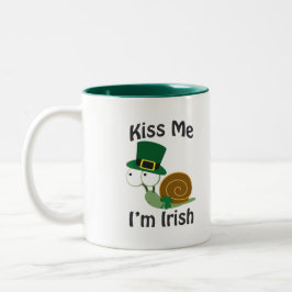 Caneca De Café Em Dois Tons Beije-me, sou irlandês