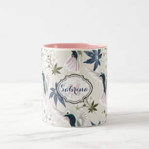 Caneca De Café Em Dois Tons Beijos e flores brancas.
