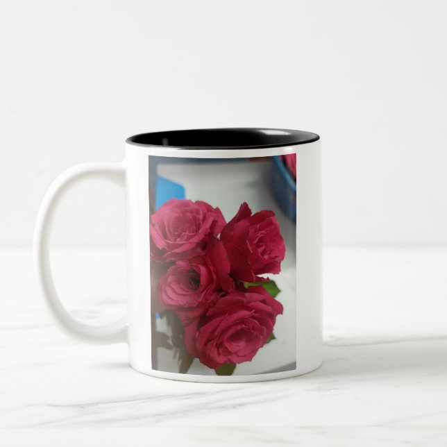 Caneca De Café Em Dois Tons belas rosas vermelhas elegantes (Esquerda)