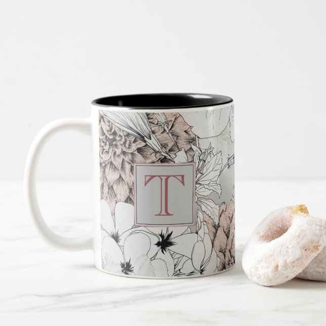 Caneca De Café Em Dois Tons Belo Monograma de Flores Modernas de Boho (Com Donut)