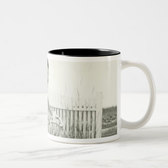 Caneca De Café Em Dois Tons Bicicleta da equitação da menina (Direita)