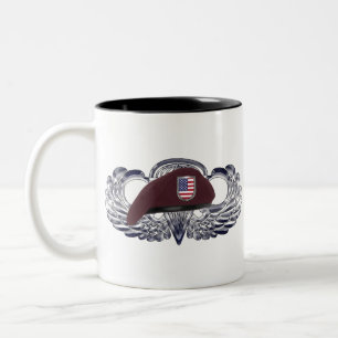 Caneca De Café Em Dois Tons Boina Especialmente Projetada sobre Asas Aerotrans