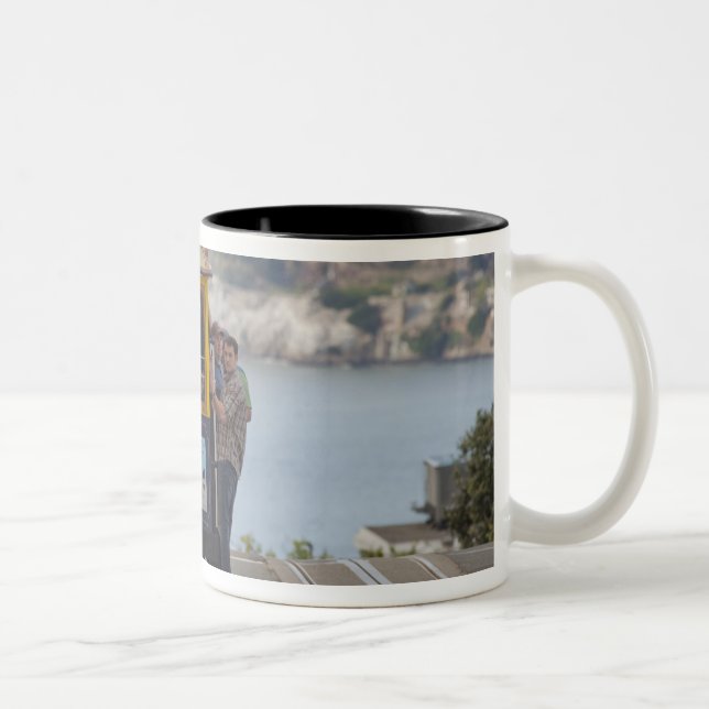 Caneca De Café Em Dois Tons Bonde sobe a Hyde Street em San (Direita)