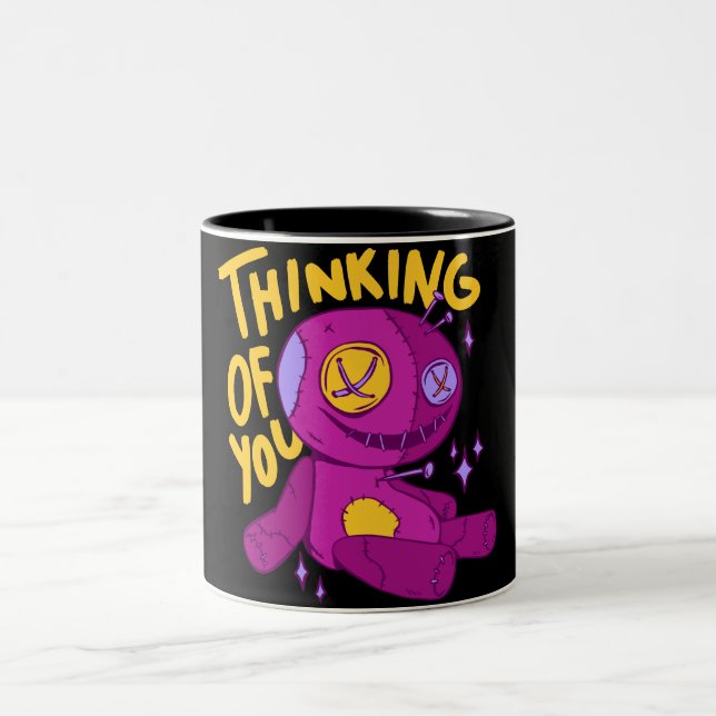 Caneca De Café Em Dois Tons Boneca Vodu - PENSANDO EM VOCÊ (Centro)