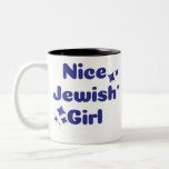 Caneca De Café Em Dois Tons Bonita Jewish Girl<br><div class="desc">O presente perfeito para todas as boas garotas judias em sua vida. Perfeito para Hanukkah ou um presente de morcego mitzvah!</div>